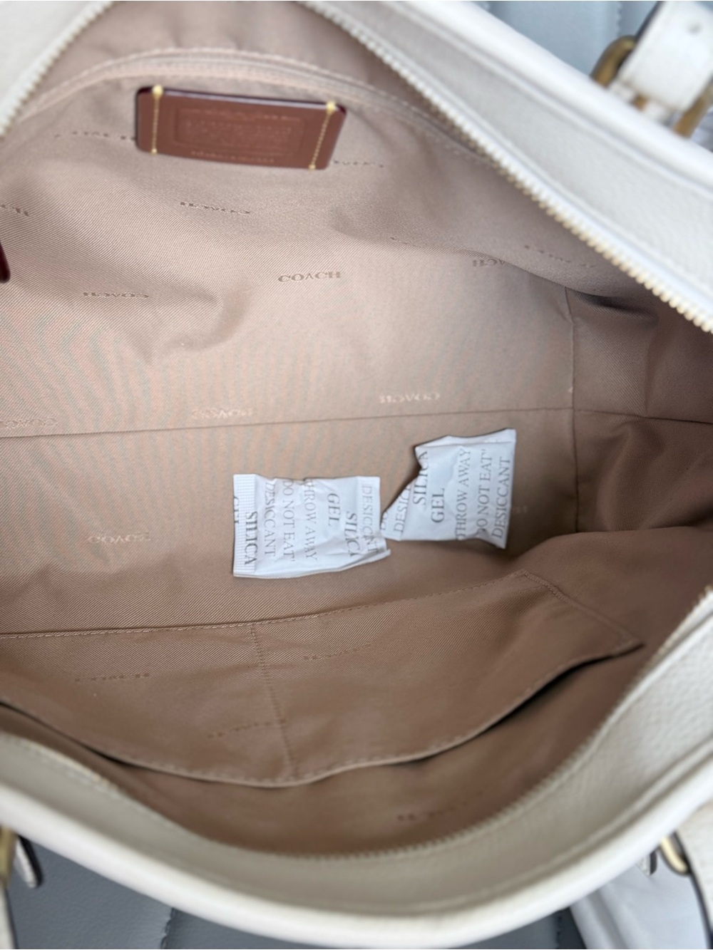 Coach NWOT Taylor Tote Bag Cream Leather - Picture 6 of 12